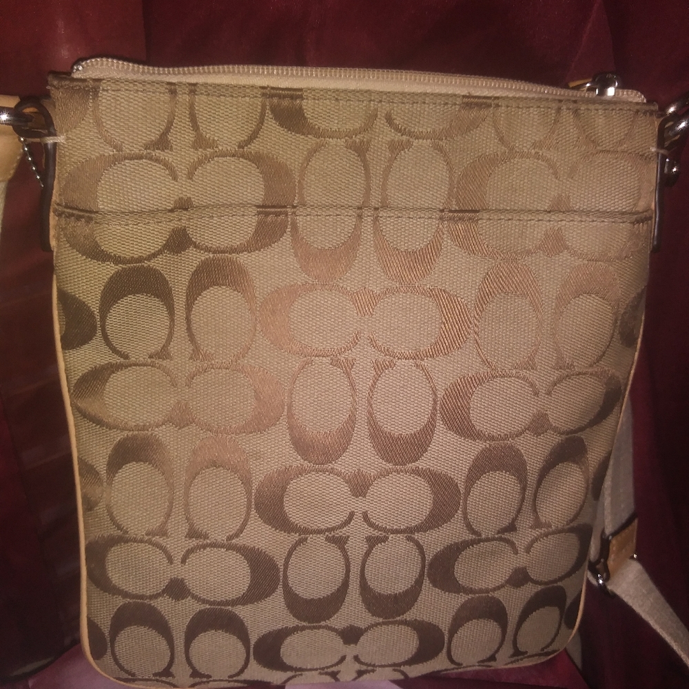Coach crossover purse - Picture 2 of 4
